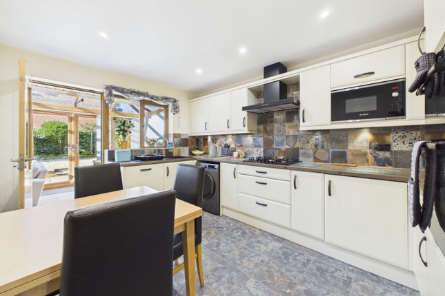 5, Pickard Drive, Sheffield photo 4