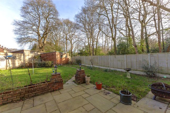 11, Bartholomew Close, Surrey photo 3