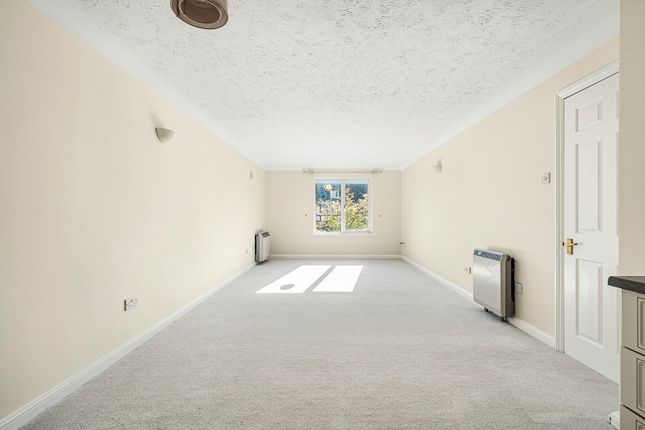 Flat 9, Cobham Gate,, Freelands Road, Cobham photo 2