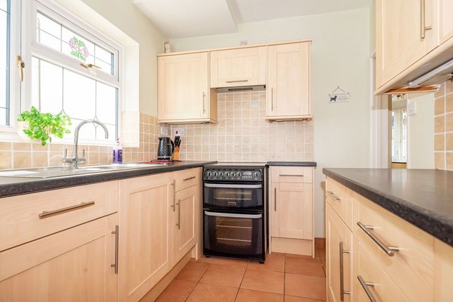 83 Coronation Road, Aldershot photo 4