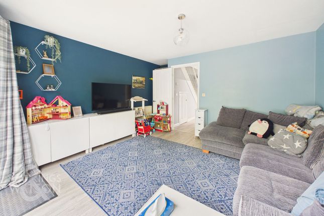69 Windsor Park Gardens, Norwich photo 4