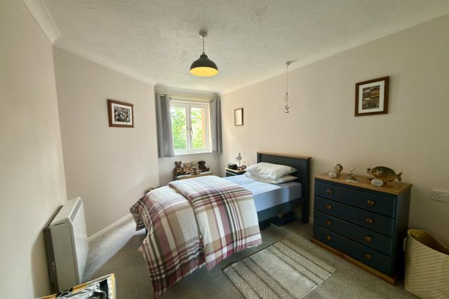 28, Squires Court, Darlington photo 4
