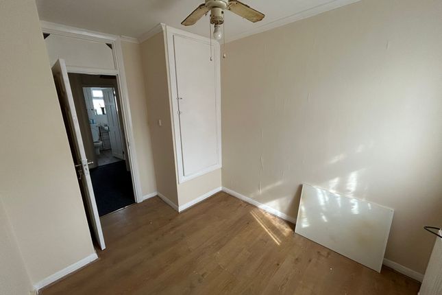30, Lawrence Road, Hayes photo 4