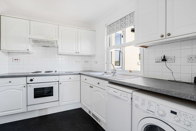 Flat 6, Victoria House, 4, Albert Road, Windsor photo 3