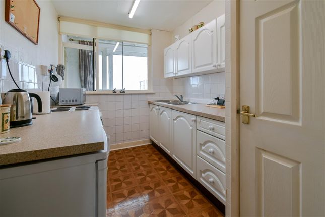 Flat for sale in Park Road, Barry