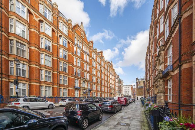 Flat for sale in Bickenhall Mansions, Marylebone, London