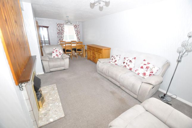 11, Parc Gwyn Estate, Carmarthen photo 2