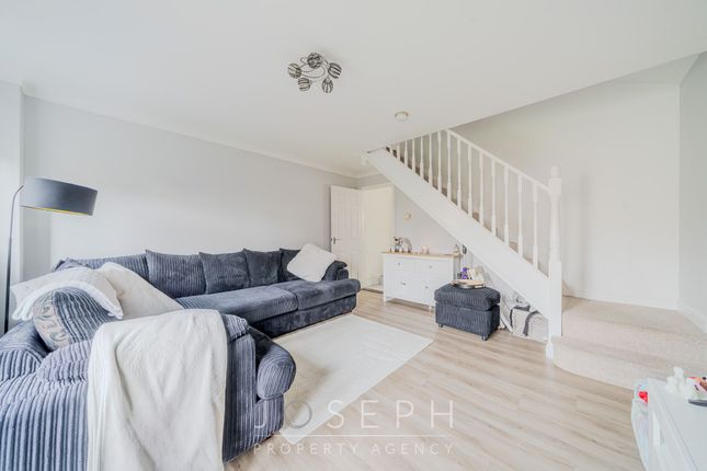 20 Millfield Gardens, Ipswich photo 2