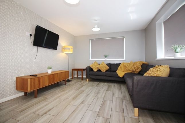 8-bed terraced on 14, Flora Street, Cardiff, £4,400/mo