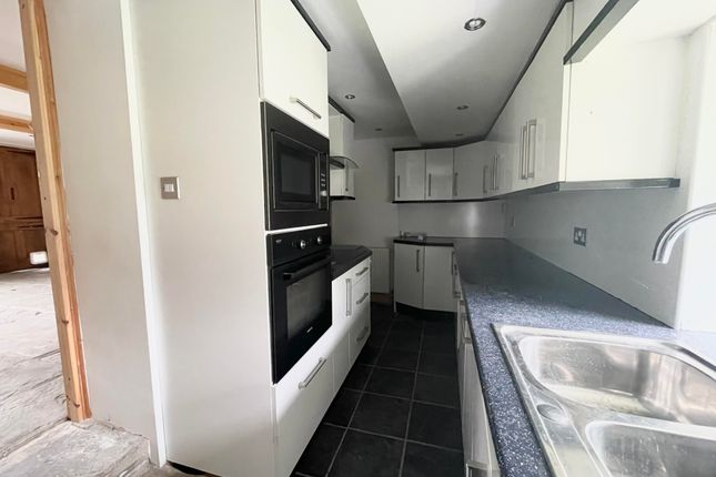 4, Liversedge Row, West Yorkshire photo 3