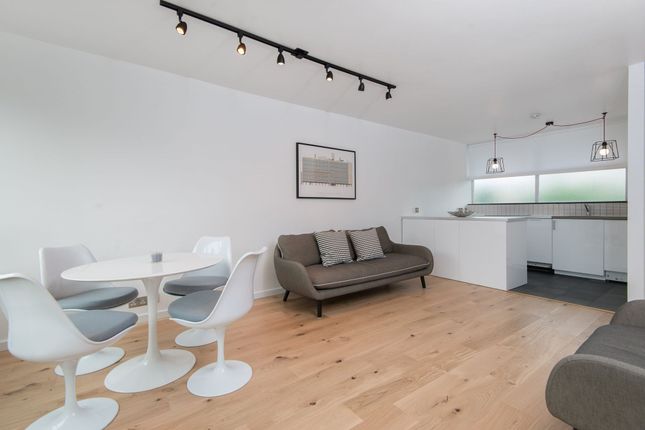 Thumbnail Flat to rent in Churchill Gardens, Pimlico, London