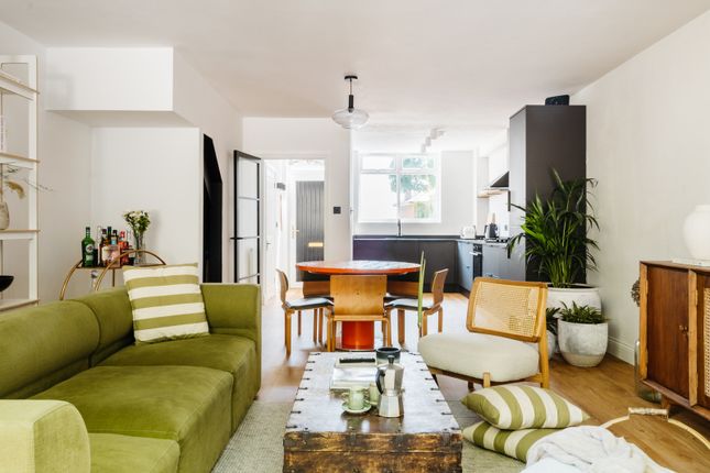 Thumbnail Terraced house for sale in Century Yard, London