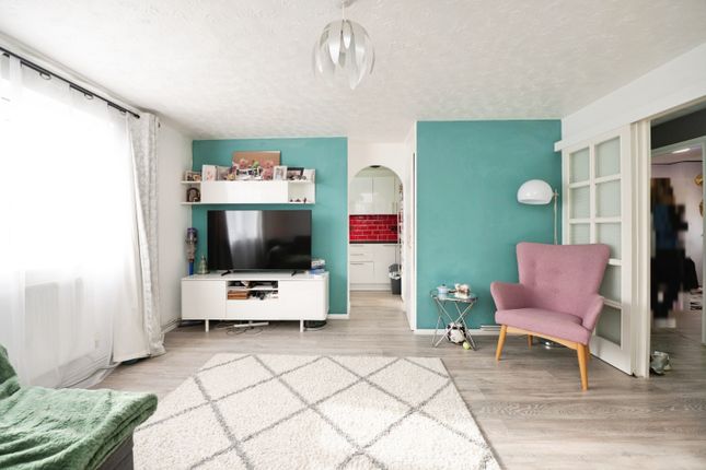 Flat 5/Branstone Court,, Linnet Way, Purfleet-on-Thames photo 4