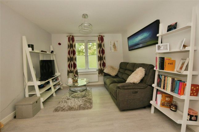 28, Grenadier Way, Kent photo 4