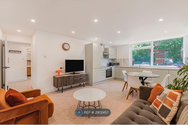 Pickwick Court, West Park, London photo 3