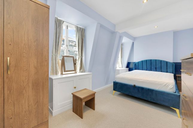 Flat to rent in Great Russell Street, Bloomsbury