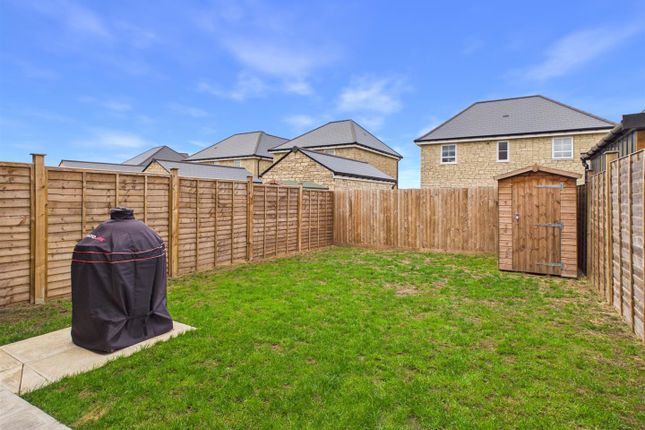 37, Whitethorn Crescent, Gloucester photo 4