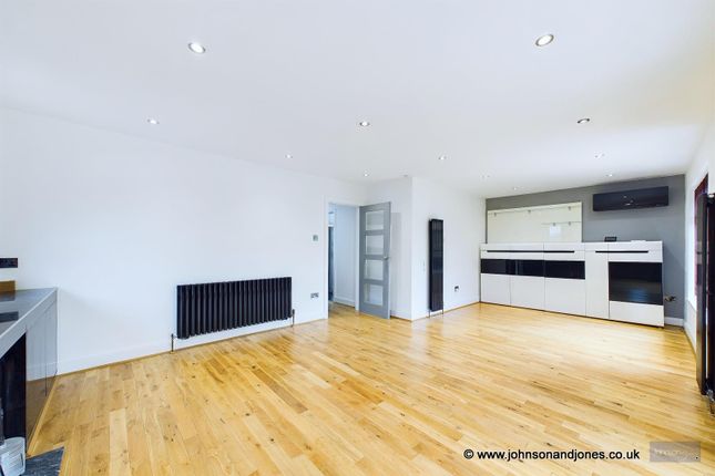 4a, Ferndale Avenue, Chertsey photo 4