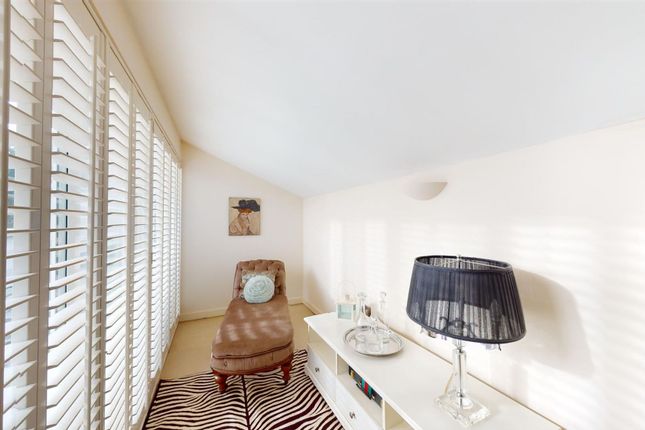 Maisonette for sale in Streete Court, Courtdale House
