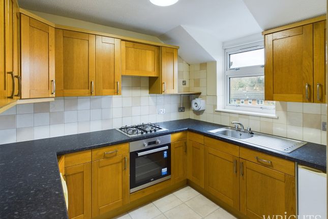 115, Kestrel Close, Stevenage photo 3