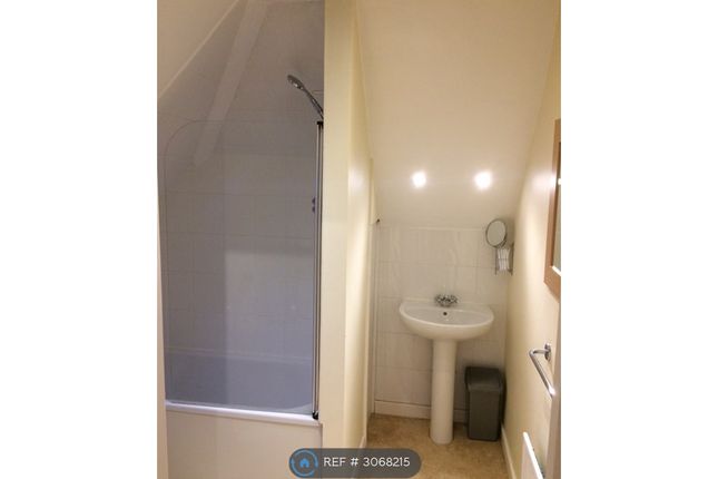 Flat, A Portchester Road Charminster, Bournemouth photo 4
