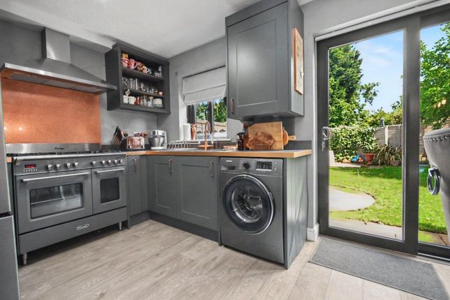 27, Greenside Park, Wakefield photo 4