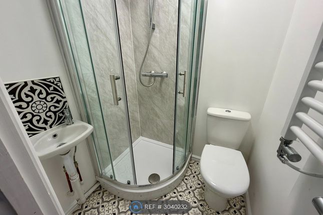 Room  And EnSuite, Prince Consort Road, Gateshead photo 3