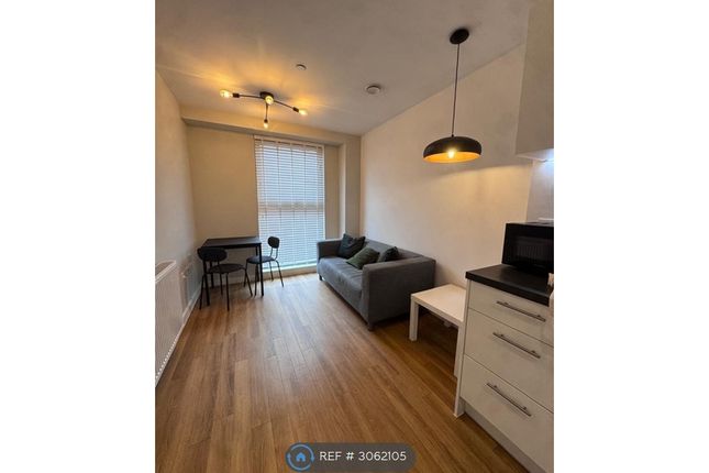Flat, William Street, Slough photo 5