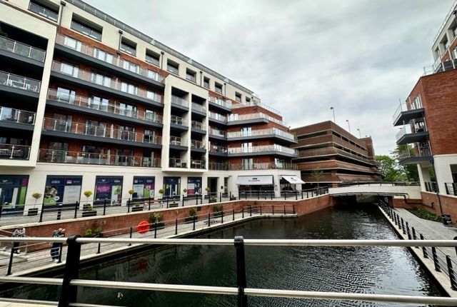Thumbnail Flat to rent in The Colonnade, Maidenhead