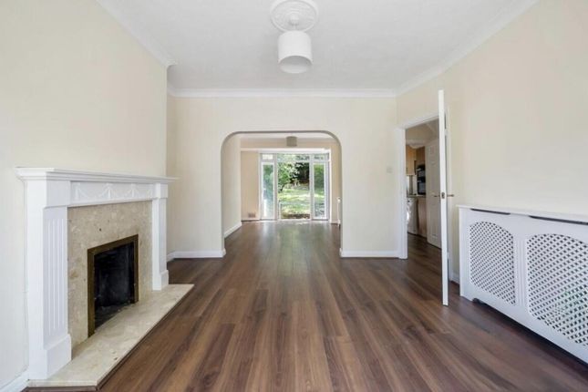 22, Clayhill Crescent, London photo 3