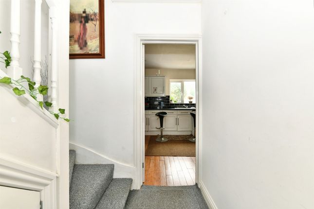 16, Waverley Gardens, Melksham photo 4