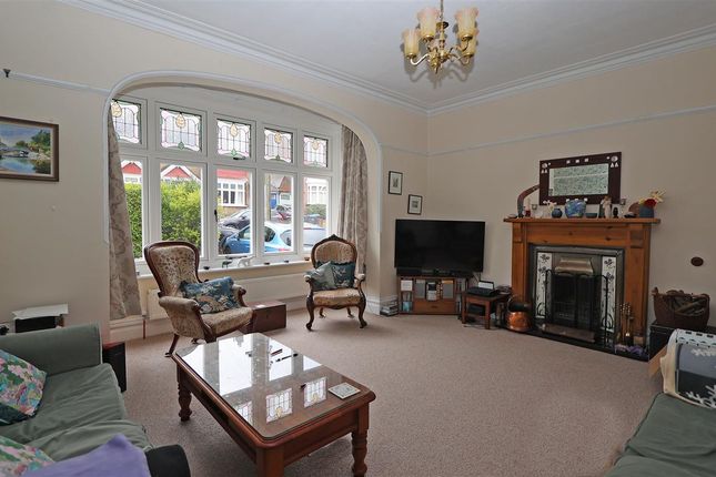 45, Heathhurst Road, South Croydon photo 3