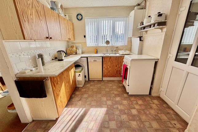 39, Nickleby Close, Rochester photo 4