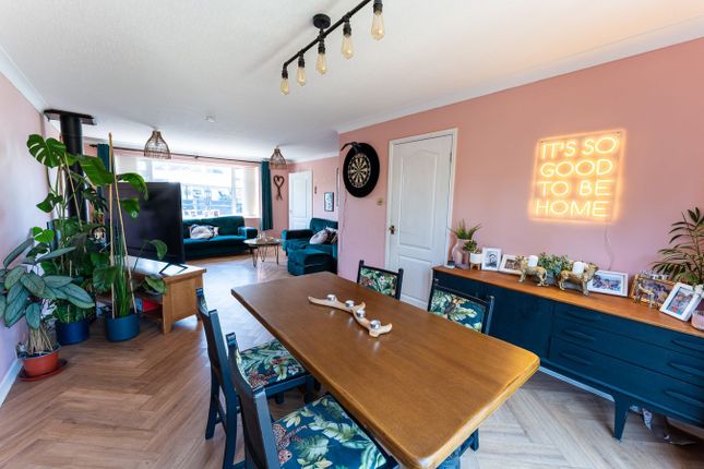 8, Pentrosfa Crescent, Llandrindod Wells photo 3