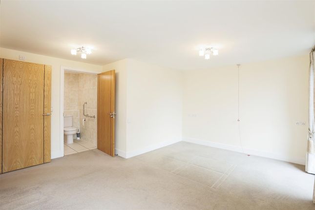 Flat for sale in Glenhills Court, Little Glen Road, Glen Parva, Leicester