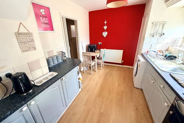 24, Rudge Avenue, Wolverhampton photo 3