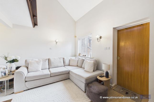 29, Drayhorse Drive, Bagshot photo 4