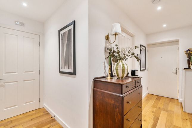 2A Montacute Road, Croydon photo 3