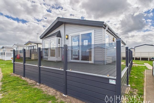 2-bed caravan on Pakefield Holiday Park, Arbor Lane, Pakefield, £188,000