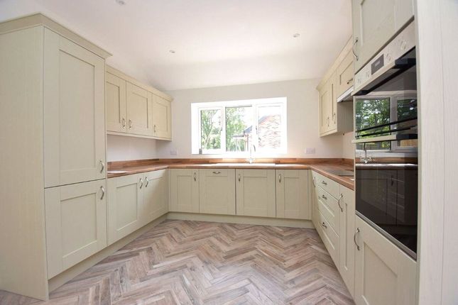 19, Nightingale Close, Woodbridge photo 2