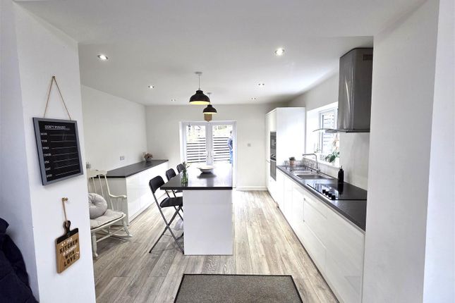 24, Tapton Vale, Chesterfield photo 2