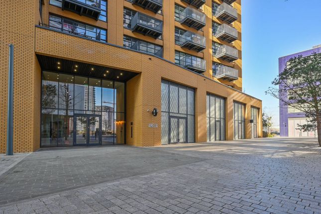 Thumbnail Studio to rent in Amelia House, London City Island, Tower Hamlets, London