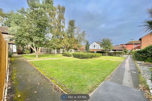 Kings Chase, East Molesey photo 2