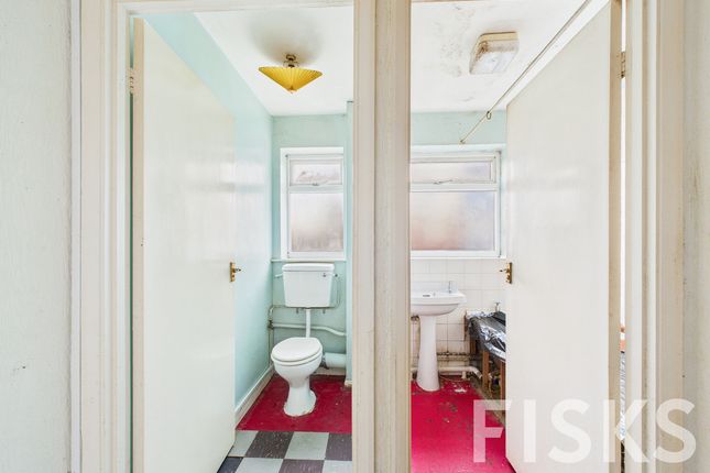 Flat Flat 2, Castle Court, Castle Lane, Benfleet photo 3