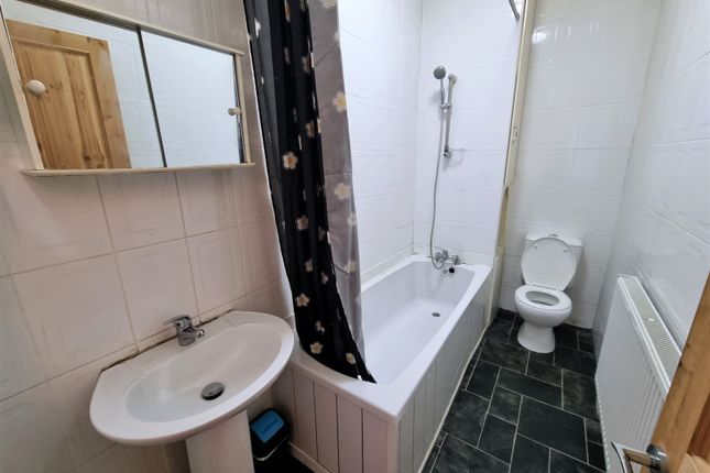 20, Every Street, Brierfield, Nelson photo 5