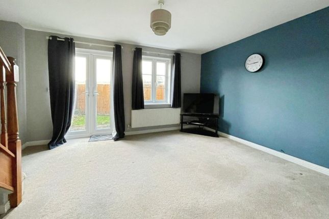 18, Castle Stream Court, Dursley photo 3