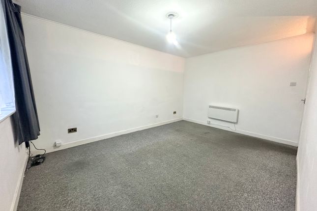 73, Stonehouse Lane, Coventry photo 3