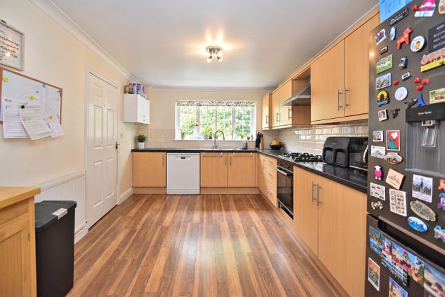 25, Ladymead Close, Northampton photo 3