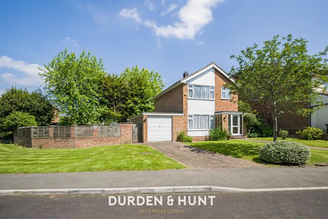 Thumbnail Detached house for sale in Wingrave Crescent, Brentwood