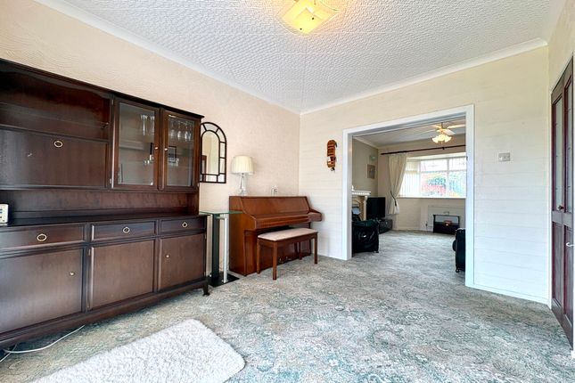 215 Preston Road, Wigan photo 4
